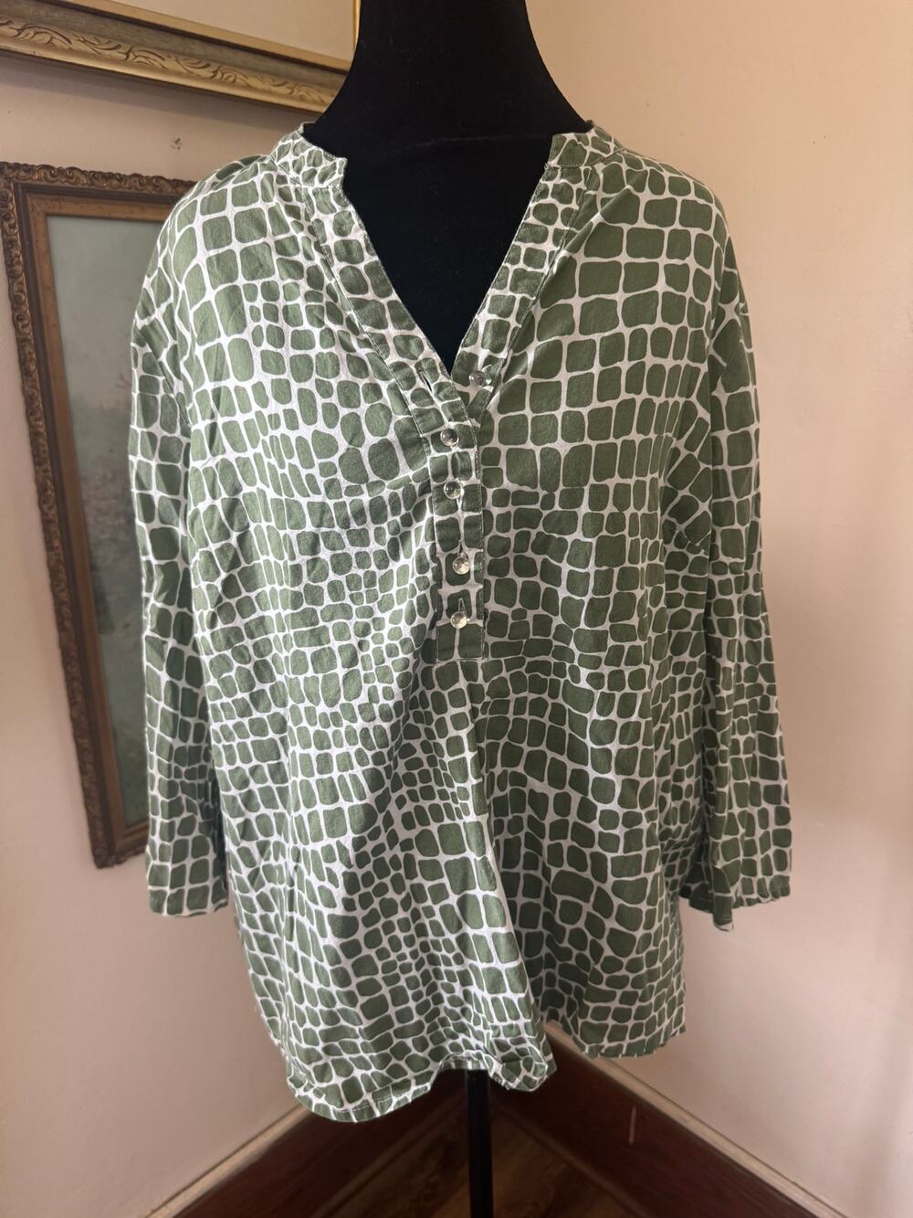 100 Percent Cotton Rebecca Malone Green Crocodile Print Henley Top Large